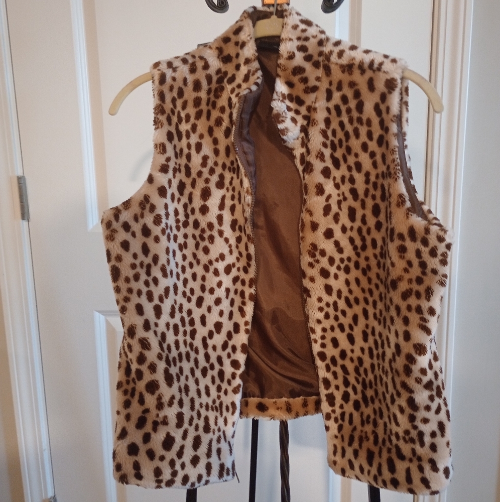 Leopard Print Sleeveless Vest